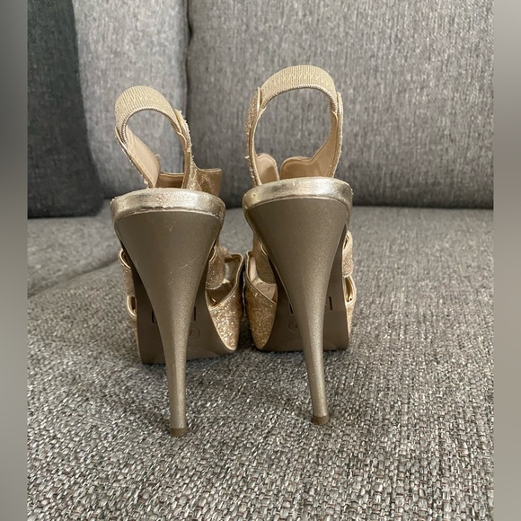 Wore a hand full times still has lots and lots of life left! - Picture 4 of 4